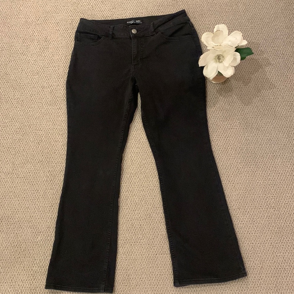🌹VINTAGE Riders by Lee  • Old School Mid - Rise Boot Cut Black Minimalist Jeans